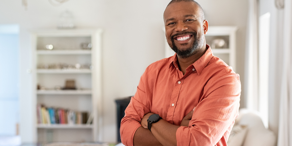 O Sorriso como Resiliência: Desarmando o Tribunal da Hostilidade